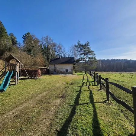 Lovely In Orval With Garden Casa de Férias