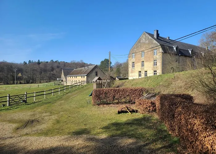Lovely In Orval With Garden Ferienhaus